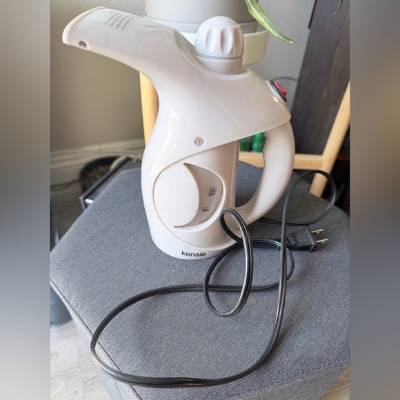 Kensie Handheld Garment Steamer - Picture 9 of 13